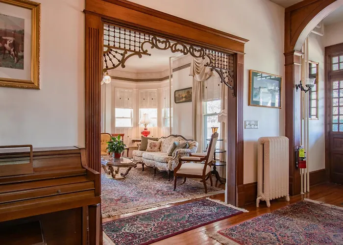 The Oaks Victorian Inn